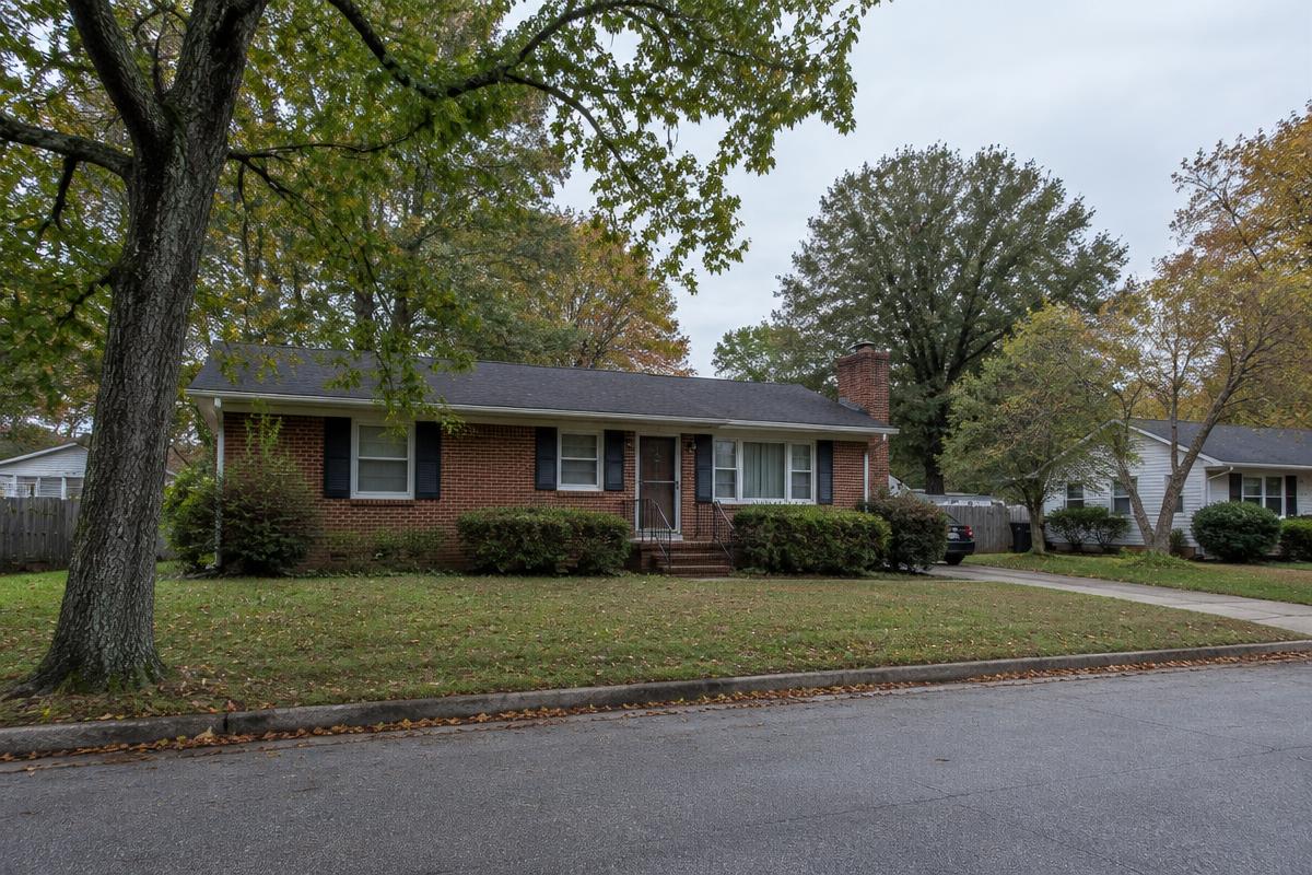 Brick ranch home in Newport News, VA — foreclosure help before the auction